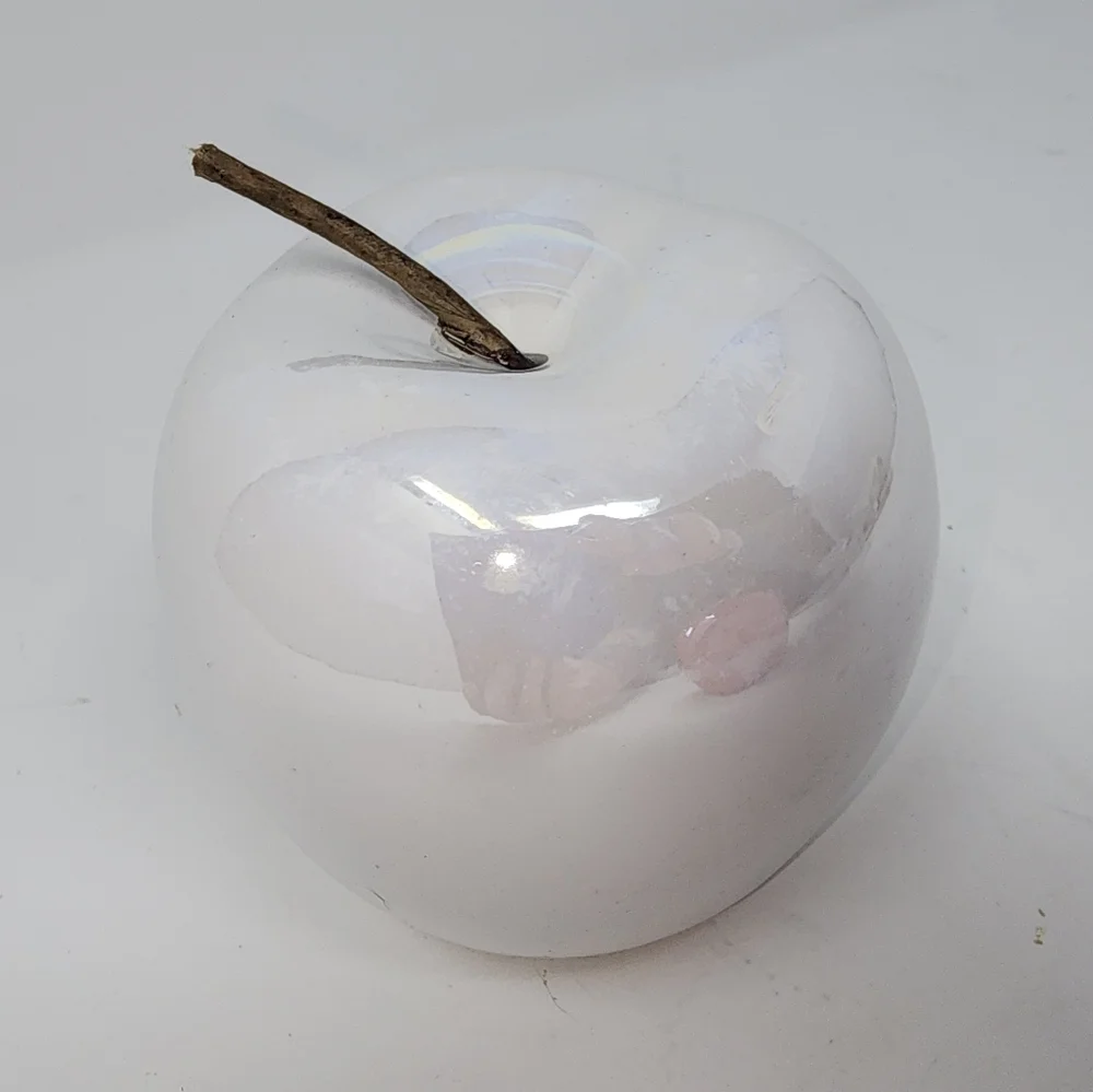 Porcelain‎ irridescent apples
